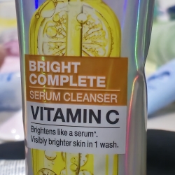 Garnier Bright Complete Serum Cleanser Vitamin C