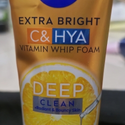 Nivea Extra Bright C &amp;amp; HYA Vitamin Whip Foam