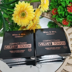 Miss &amp; Mrs  Compact Powder