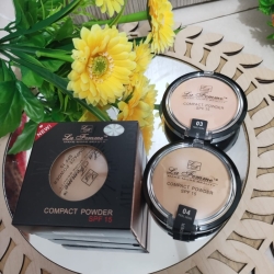 La Femme Compact Powder SPF 15